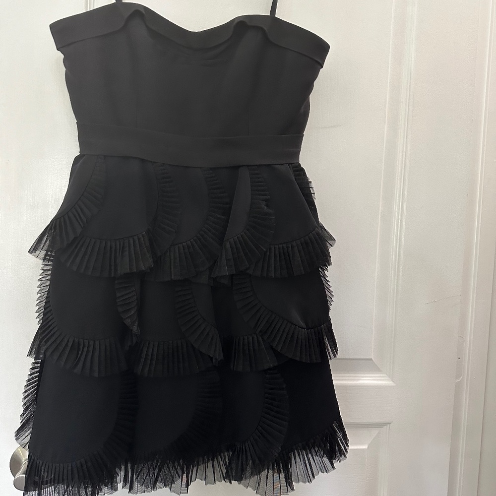 BCBGMaxazria Black Strapless Scallop Tulle Trim Tiered Dress 8 Petite